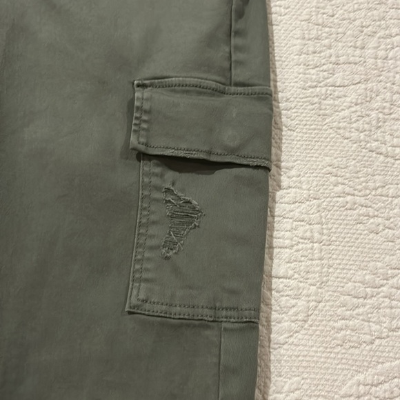 Frame Le Service Skinny Denim Army Green Cargo distressed.  low rise. Size 26 - Picture 6 of 9